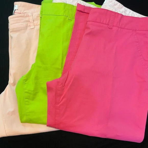 8 Pairs of Crown and Ivy Pants and Capris - Picture 3 of 14